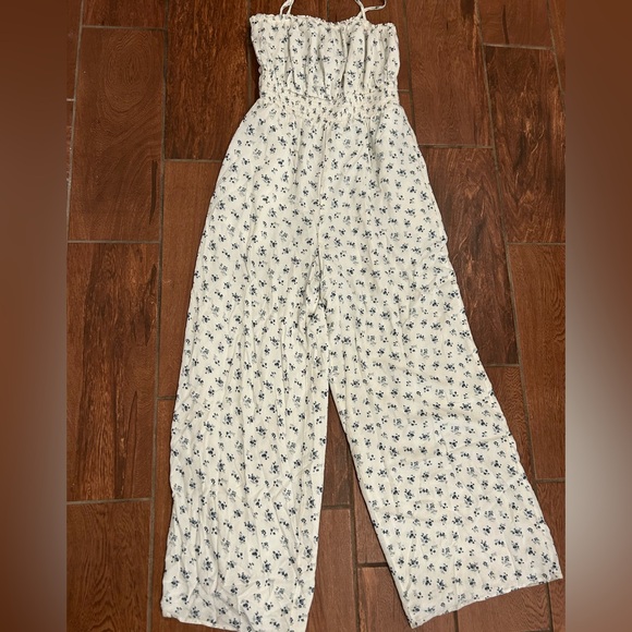 American Eagle Outfitters Pants - American Eagle size m tall White floral jumpsuit